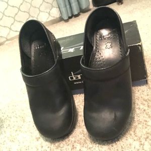 Woman's black Dansko 38